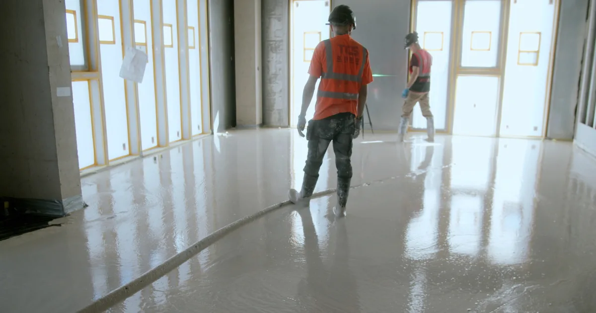 an image showing the pouring of liquid floor screeds