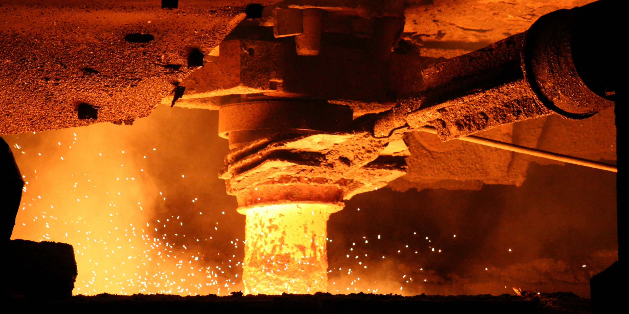 an image to show foundry mould and casting