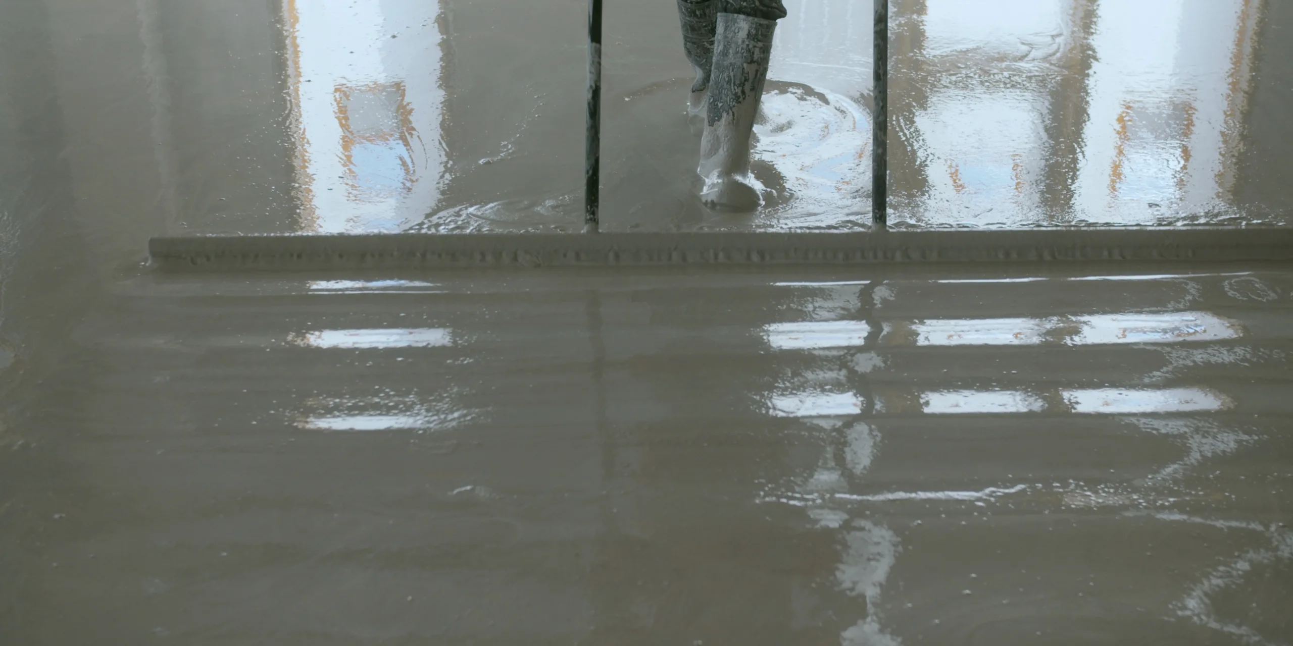 Gypsol dappling for retrofit project with limited floor depth